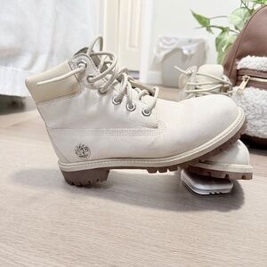 Timberland Boots in Light Ivory